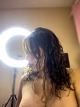 Mia Valmont online show from 16, 10, 2025