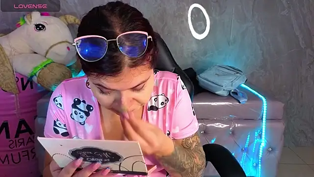 Snapshot of draviana_a_ chatting on 19, 2, 2026 draviana a online show from 19, 2, 2026