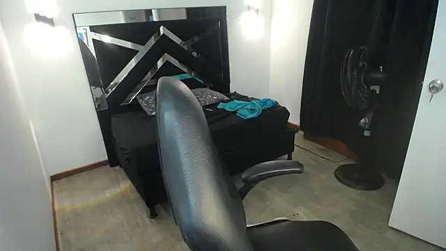Snapshot of MarianaRojas_ chatting on 21, 6, 2026 MarianaRojas online show from 21, 6, 2026