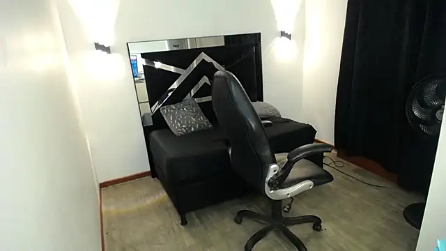 Snapshot of MarianaRojas_ chatting on 21, 7, 2026 MarianaRojas online show from 21, 7, 2026