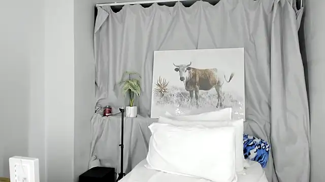 ConnieSmall24 online show from 21, 10, 2025