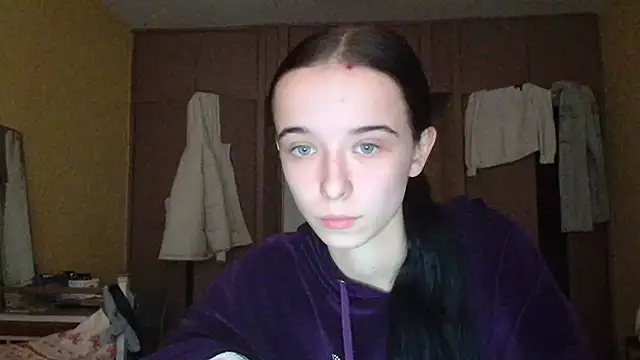 Emilia Light online show from 28, 10, 2025