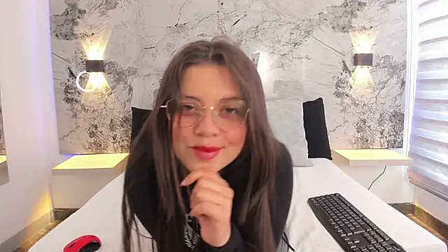 ZOE LE online show from 23, 4, 2026
