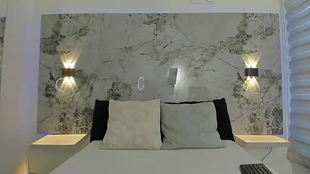 ZOE LE online show from 28, 4, 2026