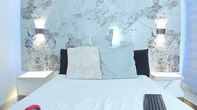 ZOE LE online show from 29, 4, 2026