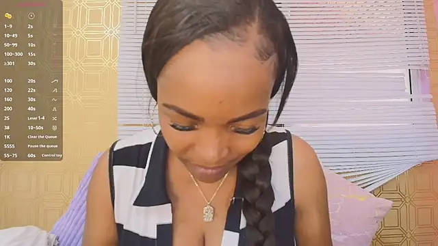 Layla lell online show from 25, 4, 2026