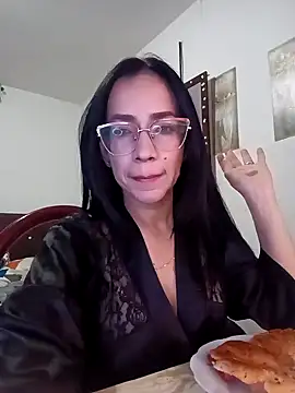 Snapshot of YaraDuartee chatting on 15, 10, 2025 YaraDuartee online show from 15, 10, 2025