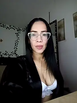 Snapshot of YaraDuartee chatting on 23, 10, 2025 YaraDuartee online show from 23, 10, 2025