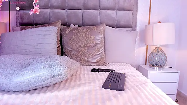 NaylaGrey online show from 25, 4, 2026