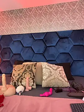Angelina Roa online show from 6, 6, 2026