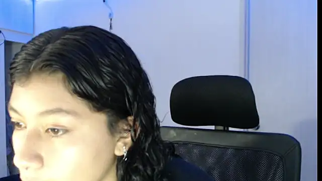 Snapshot of Ivonnybonn chatting on 21, 10, 2025 Ivonnybonn online show from 21, 10, 2025