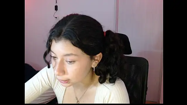 Snapshot of Ivonnybonn chatting on 29, 10, 2025 Ivonnybonn online show from 29, 10, 2025