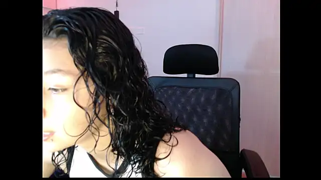 Snapshot of Ivonnybonn chatting on 29, 10, 2025 Ivonnybonn online show from 29, 10, 2025