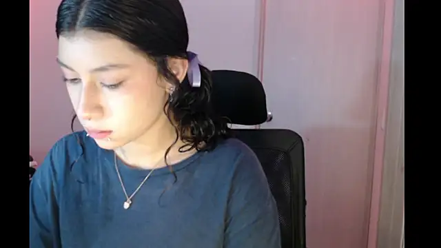 Snapshot of Ivonnybonn chatting on 13, 11, 2025 Ivonnybonn online show from 13, 11, 2025