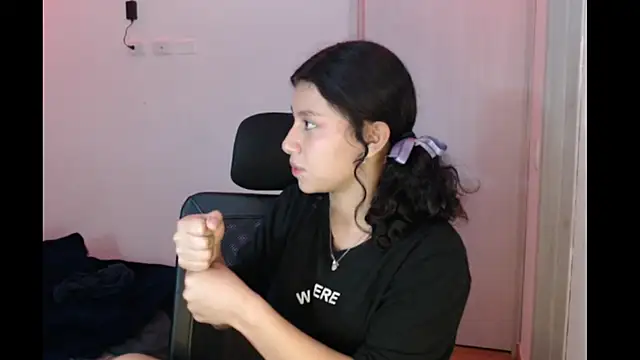 Snapshot of Ivonnybonn chatting on 14, 11, 2025 Ivonnybonn online show from 14, 11, 2025