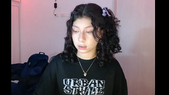 Snapshot of Ivonnybonn chatting on 18, 11, 2025 Ivonnybonn online show from 18, 11, 2025