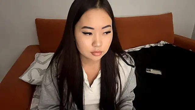 Snapshot of Ur_neighbor_Kira chatting on 7, 11, 2025 Ur neighbor Kira online show from 7, 11, 2025