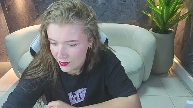 Snapshot of carla_tp chatting on 12, 10, 2025 carla tp online show from 12, 10, 2025