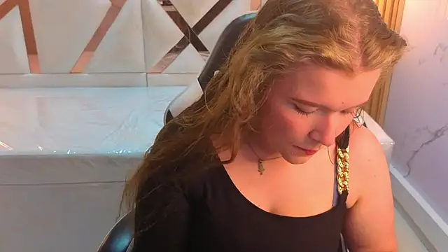 Snapshot of carla_tp chatting on 26, 10, 2025 carla tp online show from 26, 10, 2025