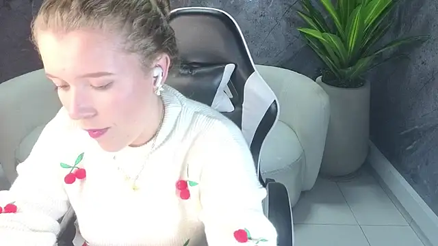 Snapshot of carla_tp chatting on 4, 11, 2025 carla tp online show from 4, 11, 2025