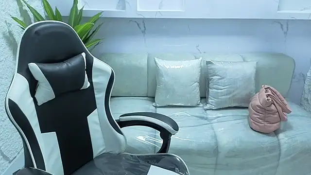 Snapshot of carla_tp chatting on 13, 11, 2025 carla tp online show from 13, 11, 2025