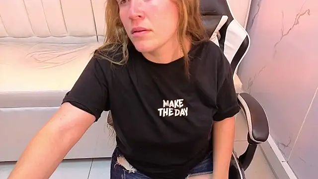 Snapshot of carla_tp chatting on 17, 11, 2025 carla tp online show from 17, 11, 2025