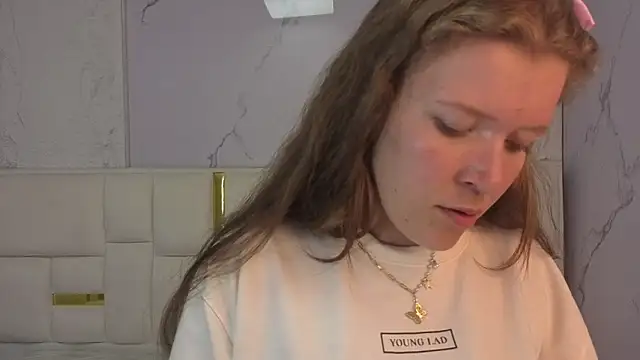 Snapshot of carla_tp chatting on 25, 11, 2025 carla tp online show from 25, 11, 2025