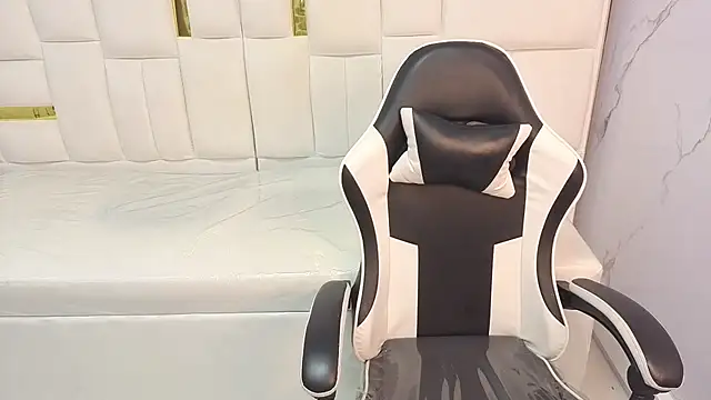 Snapshot of carla_tp chatting on 30, 11, 2025 carla tp online show from 30, 11, 2025