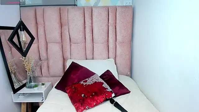 Snapshot of Issa_Milf__ chatting on 20, 5, 2026 Issa Milf online show from 20, 5, 2026