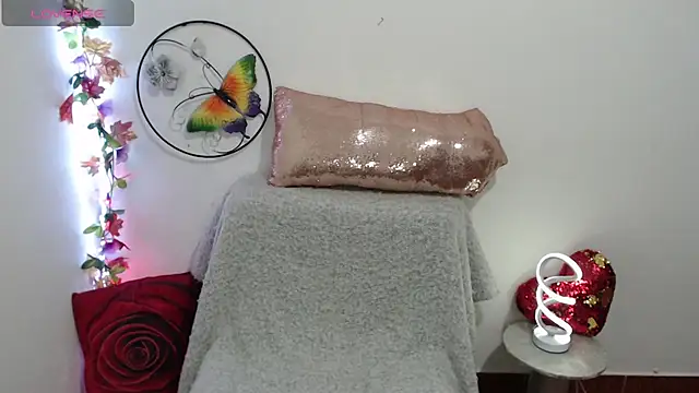 Snapshot of yourhornyjuliettee chatting on 9, 10, 2025 yourhornyjuliettee online show from 9, 10, 2025