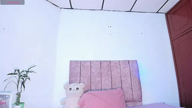 Mila 1wood online show from 25, 4, 2026