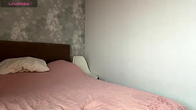 MIA SHADE online show from 26, 2, 2026