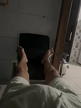 Snapshot of MCLZK chatting on 4, 11, 2025 MCLZK online show from 4, 11, 2025