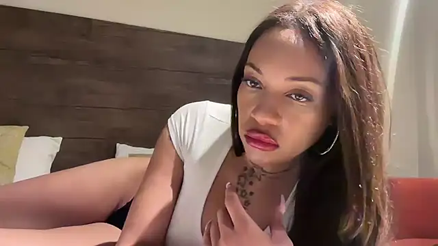 Snapshot of realrockybee1 chatting on 7, 10, 2025 realrockybee1 online show from 7, 10, 2025