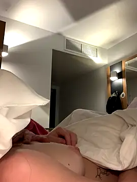 GoldenPussy1329 online show from 7, 1, 2026