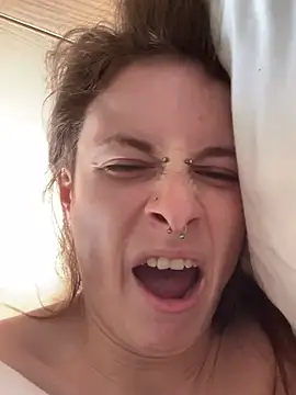 GoldenPussy1329 online show from 22, 2, 2026