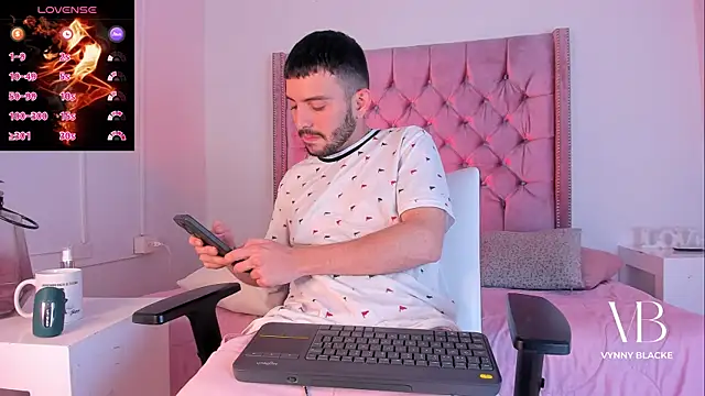 Snapshot of VynnyBlacke_ chatting on 4, 11, 2025 VynnyBlacke online show from 4, 11, 2025