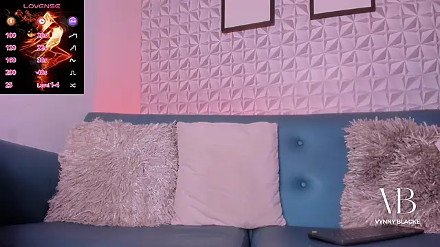 Snapshot of VynnyBlacke_ chatting on 6, 11, 2025 VynnyBlacke online show from 6, 11, 2025