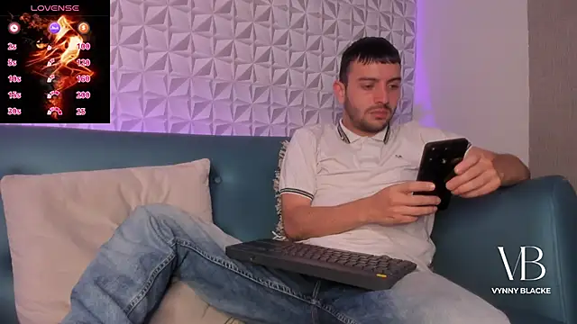 Snapshot of VynnyBlacke_ chatting on 13, 11, 2025 VynnyBlacke online show from 13, 11, 2025