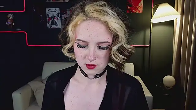 luna son online show from 24, 4, 2026