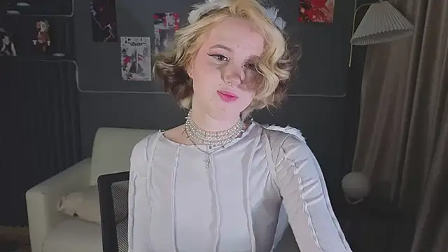 luna son online show from 26, 4, 2026