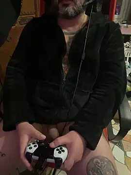 Snapshot of marcotatuatooo chatting on 21, 12, 2025 marcotatuatooo online show from 21, 12, 2025