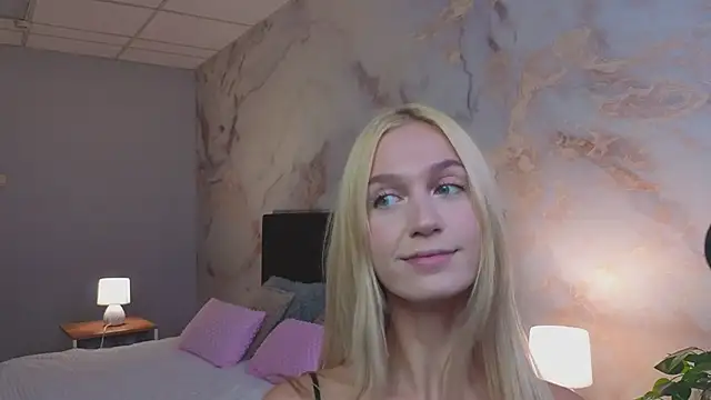 SerenaCrystall online show from 2, 6, 2026
