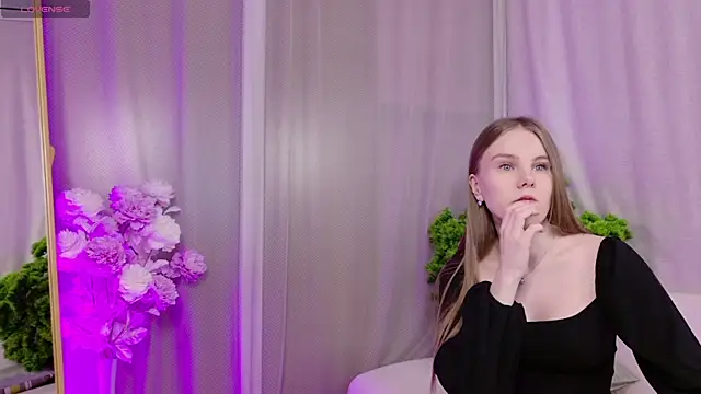 Lili Lohan online show from 30, 4, 2026