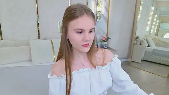 Lili Lohan online show from 13, 5, 2026