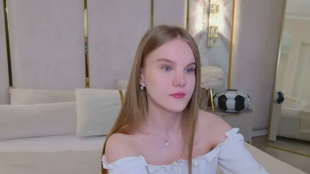 Lili Lohan online show from 13, 7, 2026