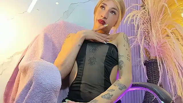 Snapshot of Mila_Leon chatting on 12, 7, 2026 Mila Leon online show from 12, 7, 2026
