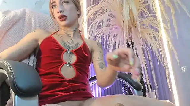 Snapshot of Mila_Leon chatting on 14, 7, 2026 Mila Leon online show from 14, 7, 2026