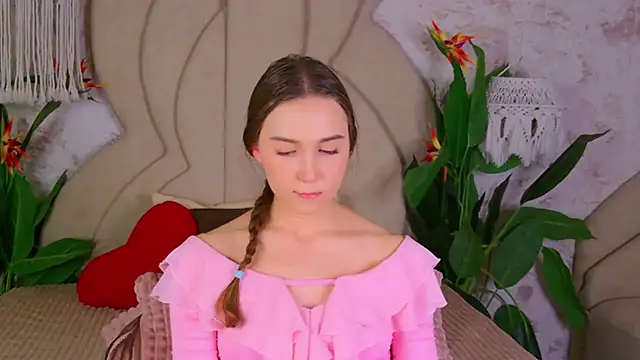 Snapshot of OliviaLay chatting on 18, 11, 2025 OliviaLay online show from 18, 11, 2025