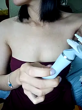 Snapshot of BiCute688 chatting on 6, 11, 2025 BiCute688 online show from 6, 11, 2025